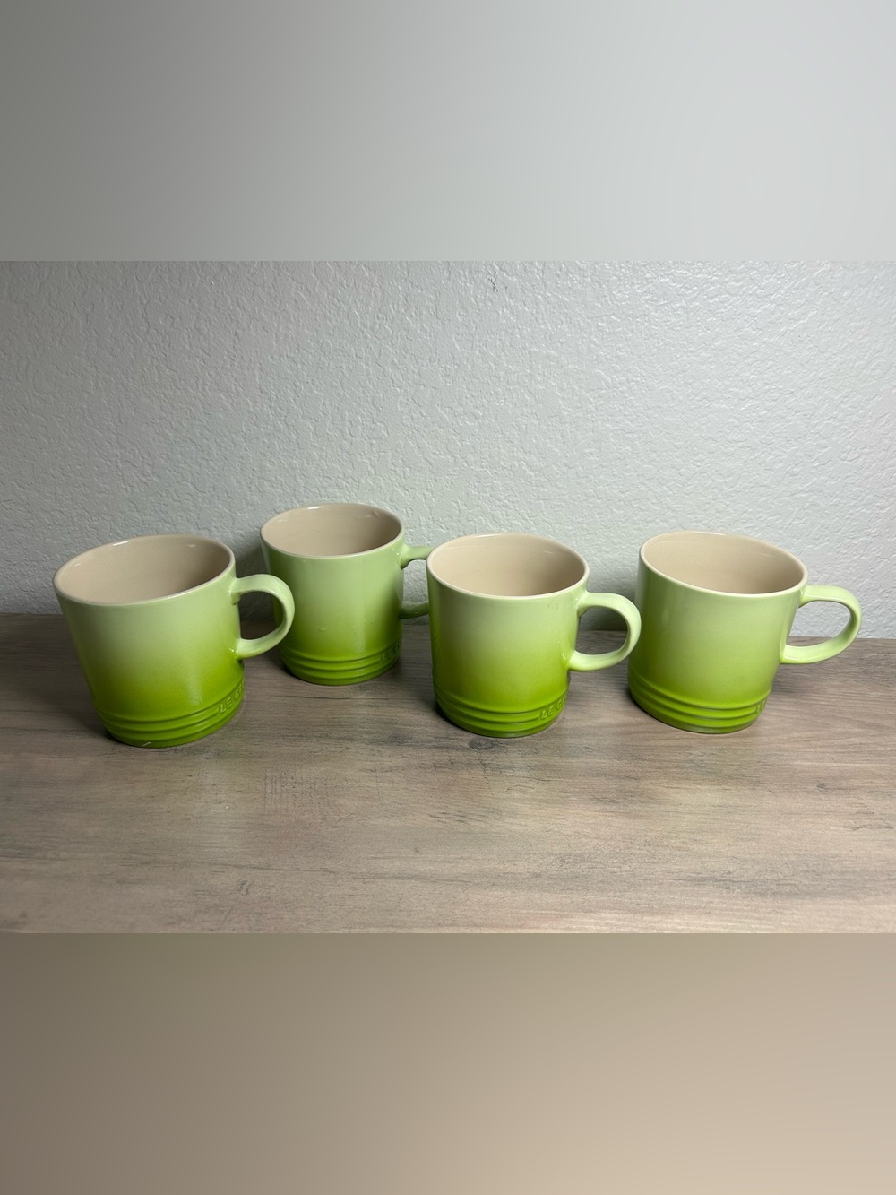 Le Creuset Stoneware 12 Oz Set of 4 Mugs Coffee Cups KIWI Green Ombré 350ml